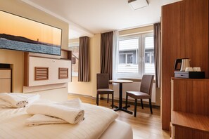1 bedroom, desk, WiFi, bed sheets