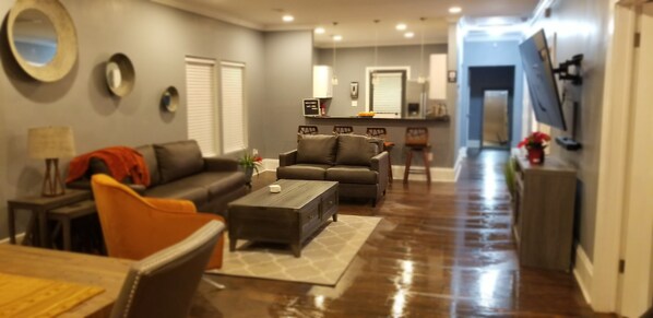 Interior - Luxury Living @ the OrangeRoom over East Point (East Point)