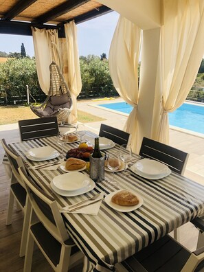 Outdoor dining - Villa Melissa (Marina di Tertenia)