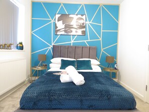 City Double Room | Desk, free WiFi - Tudors eSuites 4 Bedroom House (Birmingham)