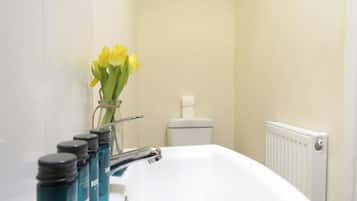 City Double Room | Bathroom | Combined shower/tub, towels