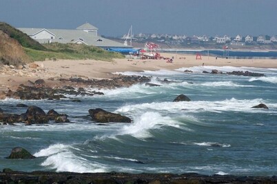 Vibrant Condo Ideal for Couples