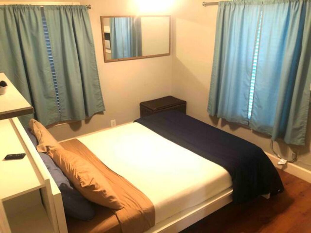 2 habitaciones, tabla de planchar con plancha, wifi y ropa de cama 