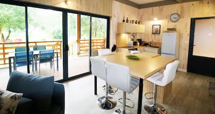 HOUSE WITH AIR CONDITIONING