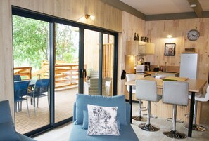 Una televisión, libros