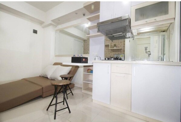 Room - Apartment Green Pramuka by Vincent by Zuzu (Jakarta)