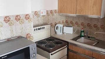 Apartment | Private kitchen | Fridge, microwave, oven, stovetop
