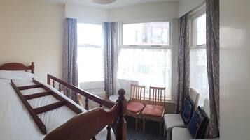 Apartment | 2 bedrooms, iron/ironing board, free WiFi, bed sheets