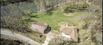 No cleaning fees! Between Branson and Springfield, Sleeps 16! Pet friendly!