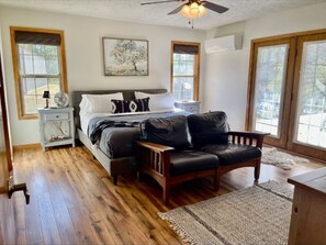 5 bedrooms, free WiFi, bed sheets