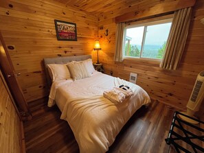 3 bedrooms, desk, free WiFi, bed sheets