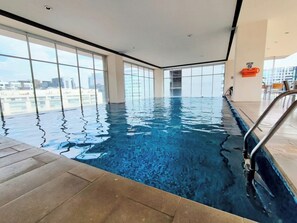 Piscina coperta, una piscina riscaldata