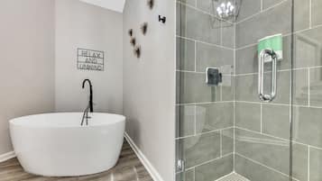 Combined shower/bathtub, hair dryer, towels, soap
