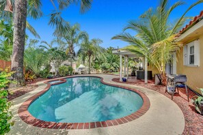 A heated pool - Waterfront Home Heated Pool BBQ Parking! (Fort Lauderdale)