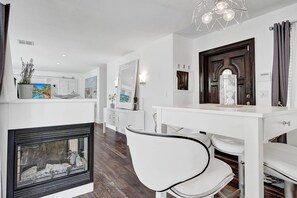 Interior - Waterfront Home Heated Pool BBQ Parking! (Fort Lauderdale)