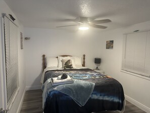3 bedrooms, desk, iron/ironing board, travel cot