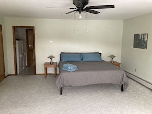 4 bedrooms, iron/ironing board, free WiFi, bed sheets - Private Sandy Beach with 125 feet of lake frontage (Paradox)