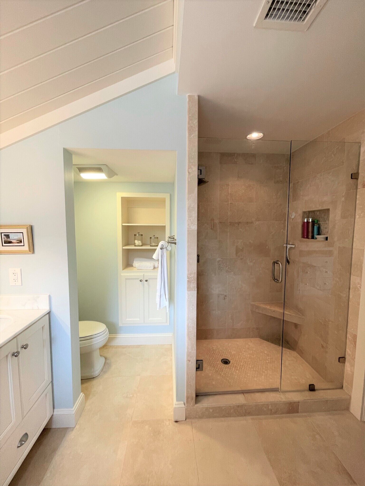 Combined shower/bathtub, hair dryer, towels, soap