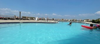 **Shore 2 Please** 3/3 Luxury Condo**5 ⭐️ Reviews**Sleeps 8