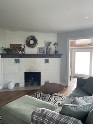 Smart TV y chimenea