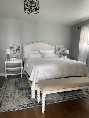 3 bedrooms, iron/ironing board, WiFi, bed sheets - Remodeled lake house on Lake Michigan, near Kohler (Oostburg)