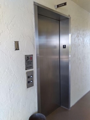 Interior - Condo# 218 2 Bed/1 bath Condo Steps to Siesta Key Beach! (Sarasota)