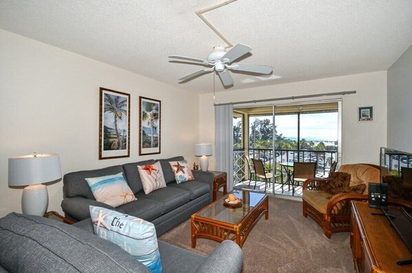 تلفزيون، تنس طاولة، كُتُب