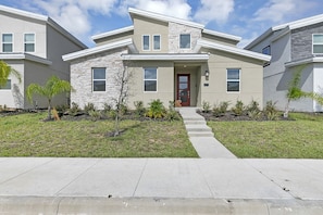 Front Elevation - Luxurious 7 Bedroom Villa, 20 minutes from Disney! (Davenport)