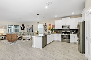 Open floorplan kitchen - Luxurious 7 Bedroom Villa, 20 minutes from Disney! (Davenport)