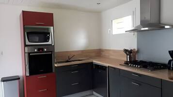 Refrigerador, microondas, horno, placa de cocina