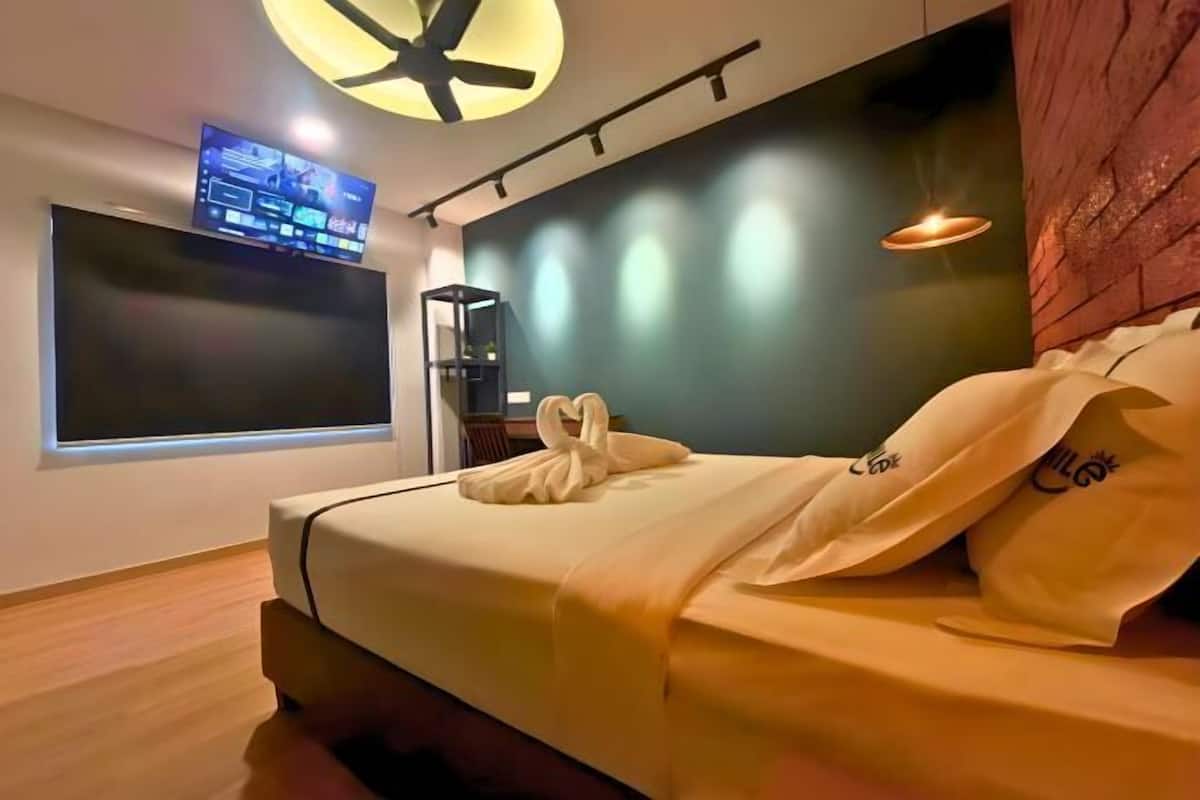 Desk, iron/ironing board, free WiFi