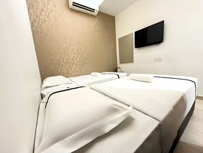 Quarto duplo | Escrivaninha, ferros/tábuas de passar roupa, Wi-Fi de cortesia