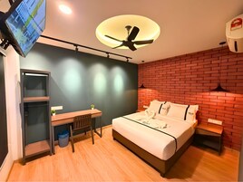 Studio | Meja, seterika/papan seterika, Wi-fi percuma