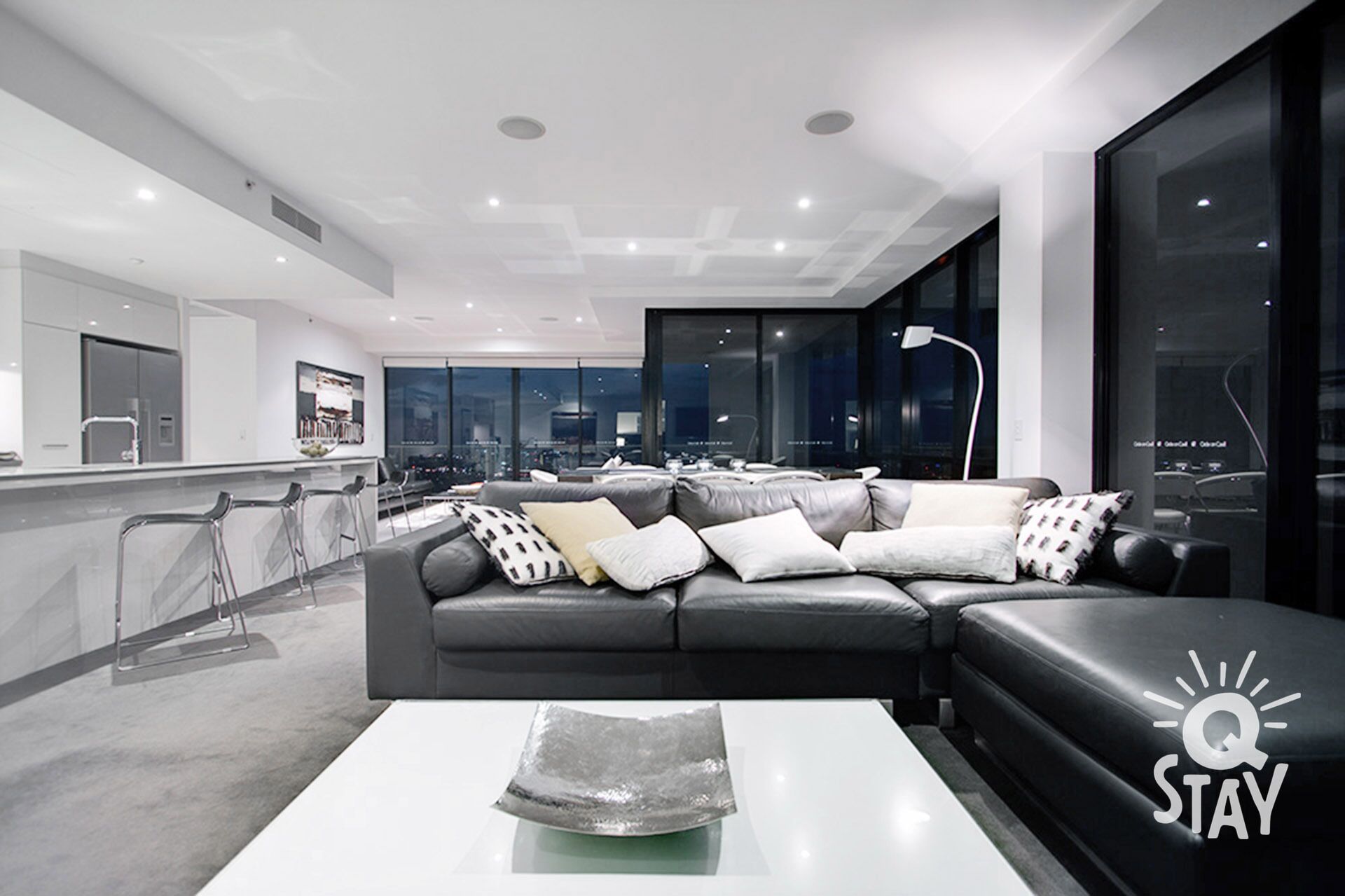 ♦️ Circle on Cavill - 3 Bedroom Sub Penthouse Ocean Good for 10 pax — Q Stay