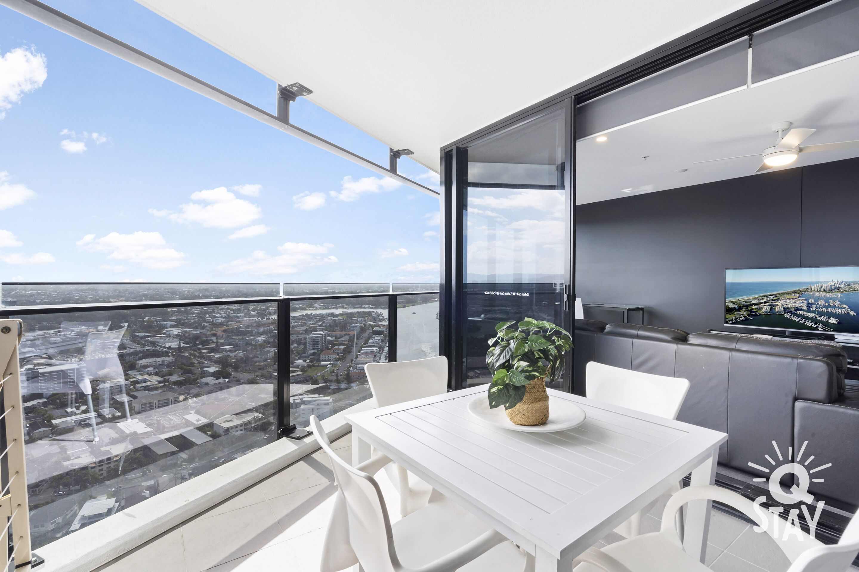 ♦️ Circle on Cavill - 1 Bedroom + Study SPA Hinterland View — Q Stay