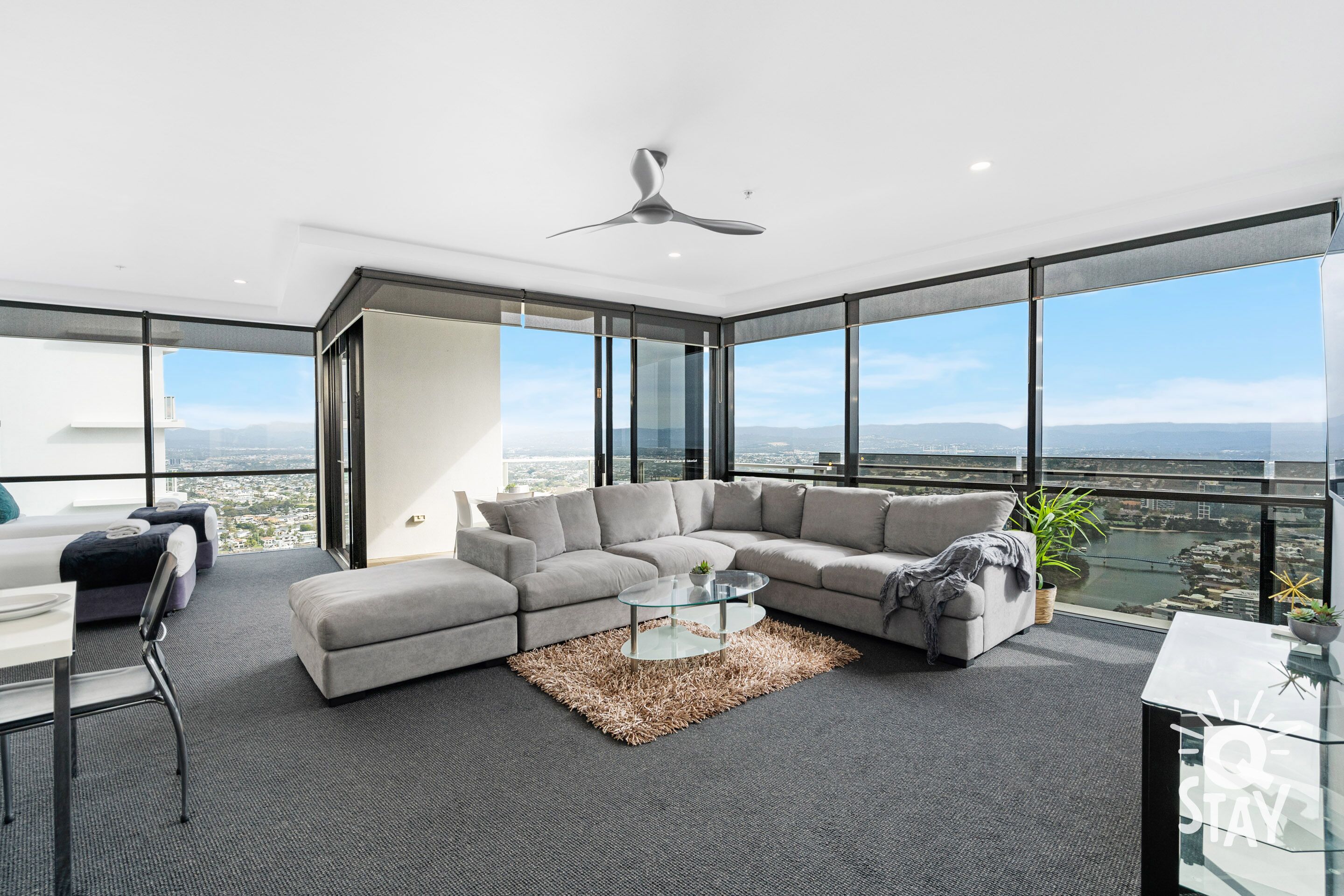 ♦️ Circle on Cavill – 1 Bedroom SPA + Study Hinterland View Apartment