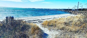 Waterfront 4 bed, 3 full bath house w/ ocean views & seaside activities 