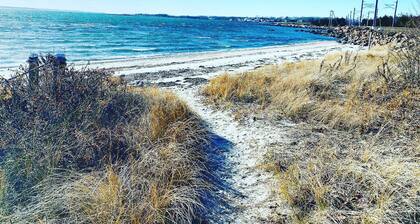 Waterfront 4 bed, 3 full bath house w/ ocean views & seaside activities