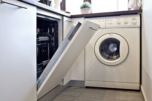 Deluxe-Apartment | Eigene Küche | Kühlschrank, Mikrowelle, Ofen, Herdplatte