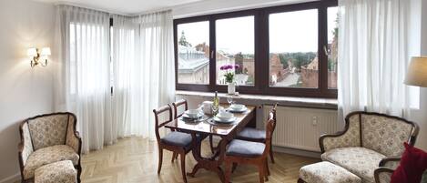 Deluxe-Apartment | Wohnzimmer | LCD-Fernseher