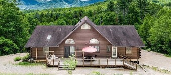  Secluded, scenic and upscale cabin close to Asheville     