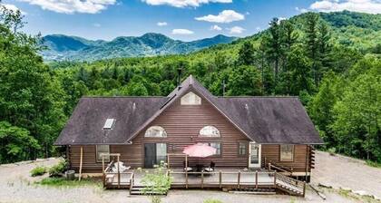 Secluded, scenic and upscale cabin close to Asheville