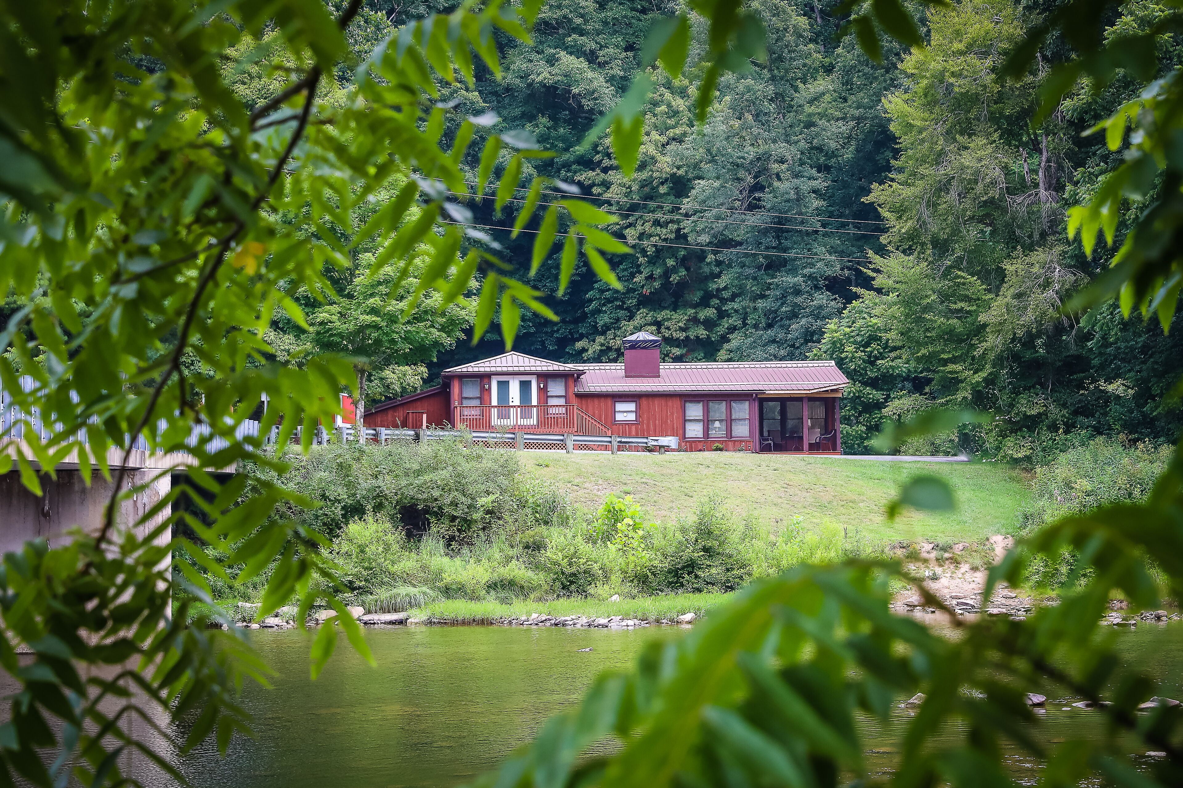 Majestic Greenbrier River Front Cabin at Watoga