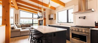 Ski In to your Hot Tub & Sauna