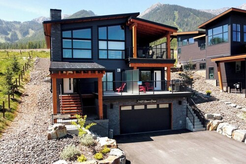 Ski In to your Hot Tub & Sauna