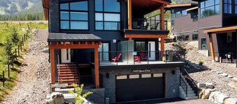 Ski In to your Hot Tub & Sauna