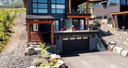 Ski In to your Hot Tub & Sauna