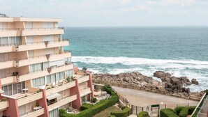 A multi-story hotel with balconies overlooking the sea. - F3 terrace sea view, swimming pool, parking and air conditioning (Sète)