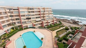 A multi-story hotel with a swimming pool, balconies, and a view of the ocean. - F3 terrace sea view, swimming pool, parking and air conditioning (Sète)