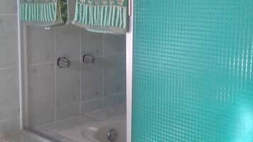 Combined shower/tub